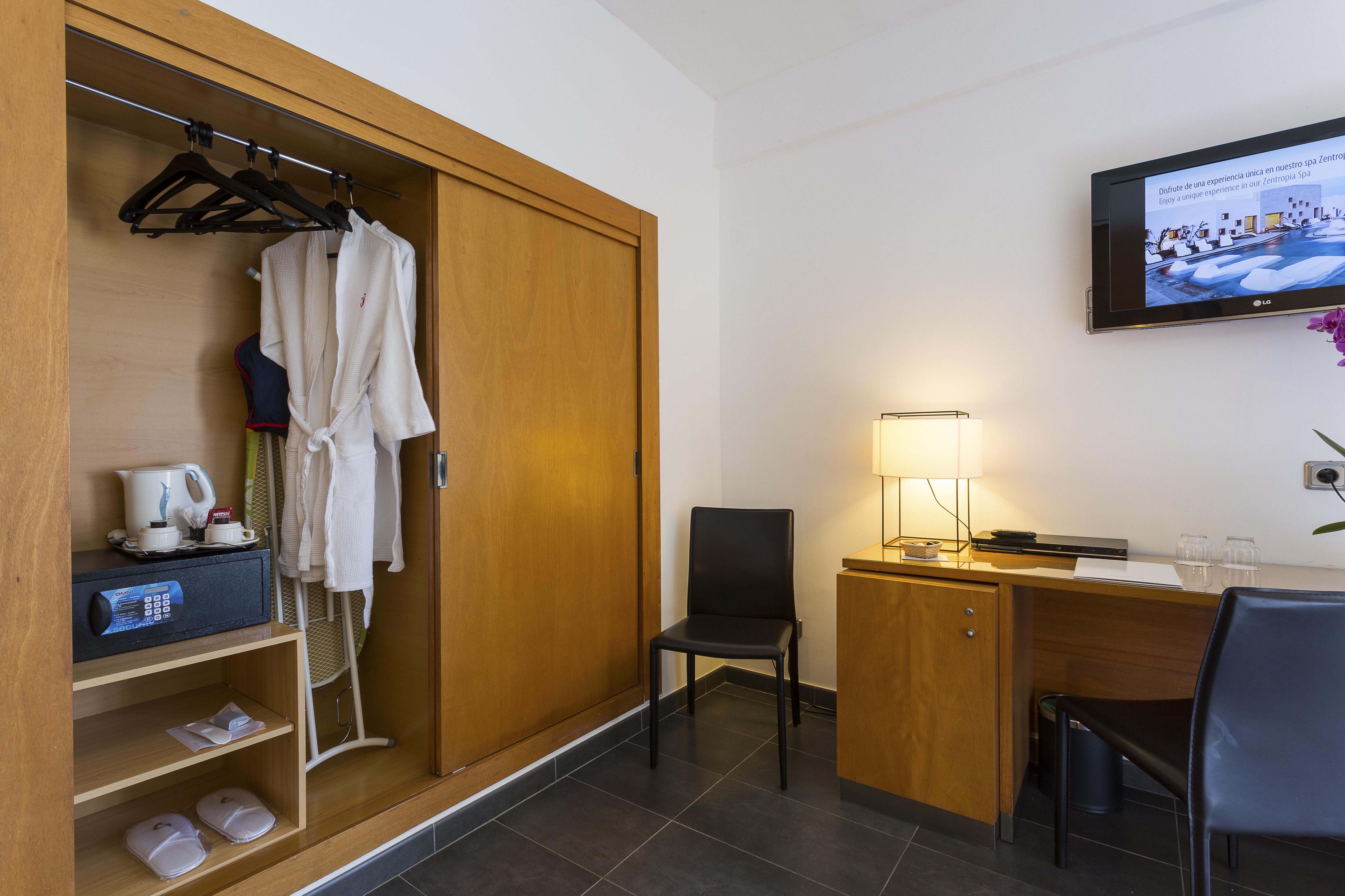 Palladium Hotel Cala Llonga - Adults Only Ngoại thất bức ảnh